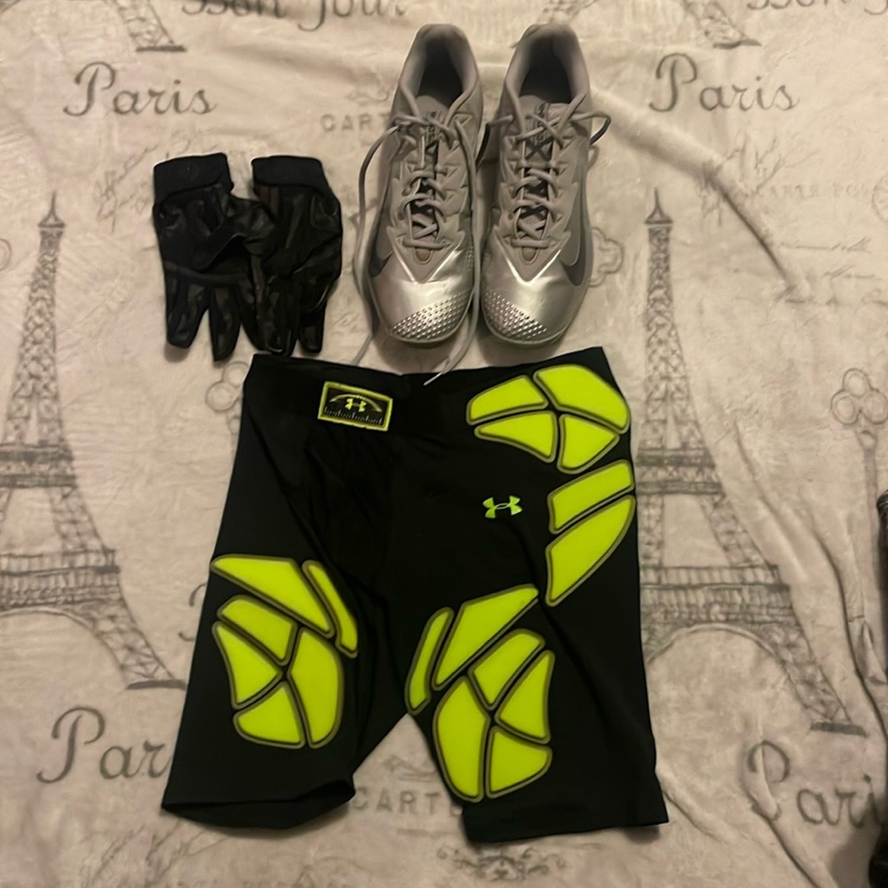 Under Armour & Nike cleats size 11 / sports equipment